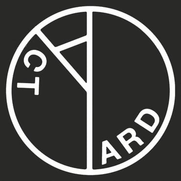 リーズを拠点とするロック・バンド、Yard Act がデビュー・アルバム”The Overload”を1/21にリリース。