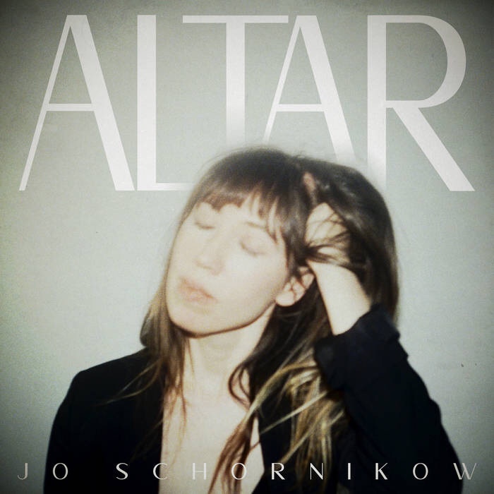 メルボルン出身のシンガーソングライター、Jo Schornikowがニュー・アルバム”Altar”を5/20にリリース。