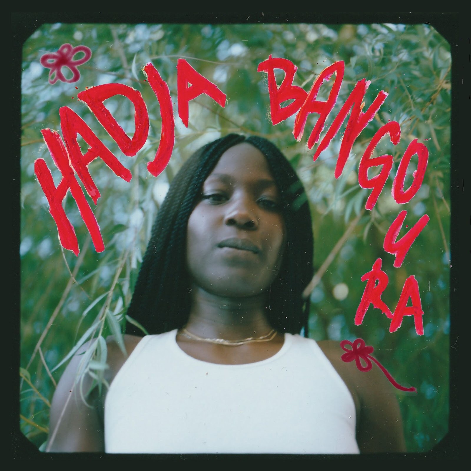 NYブルックリンを拠点とするラッパー/シンガー Hawa がデビュー・アルバム “Hadja Bangoura” を11/4にリリース。