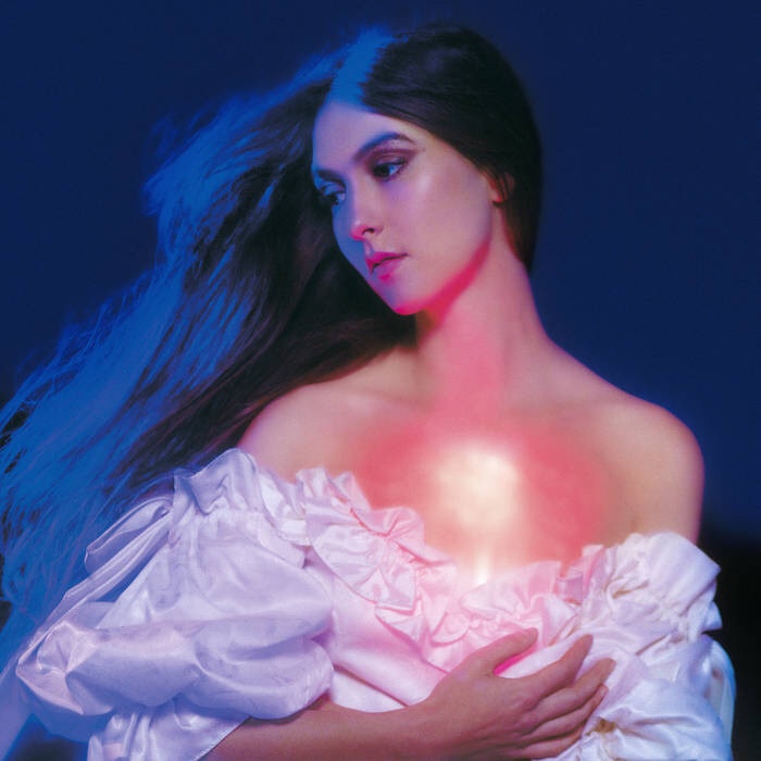 Weyes Blood がニュー・アルバム “And In The Darkness, Hearts Aglow” を11/18にリリース。