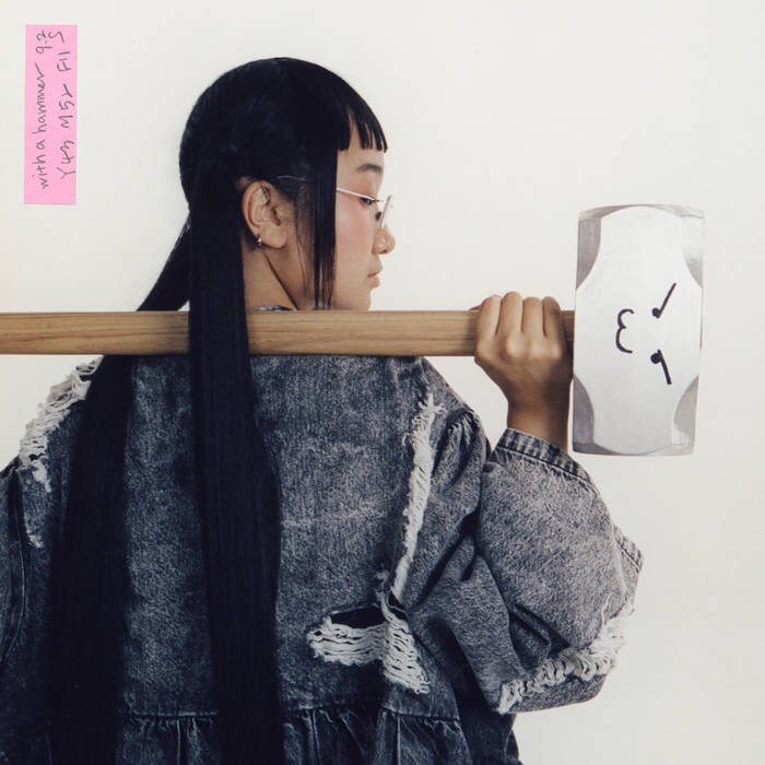 NYの韓国系アメリカ人プロデューサー、Yaeji がデビュー・アルバム”With A Hammer”を4/7にリリース。