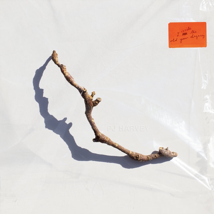 PJ Harvey がニュー・アルバム “I Inside the Old Year Dying” を7/7にリリース。